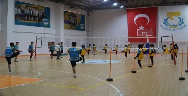 Hali̇li̇ye Beledi̇yesi̇, Besyo Ve Pomem Öğrenci̇leri̇ni̇ Parkurlara Hazirliyor